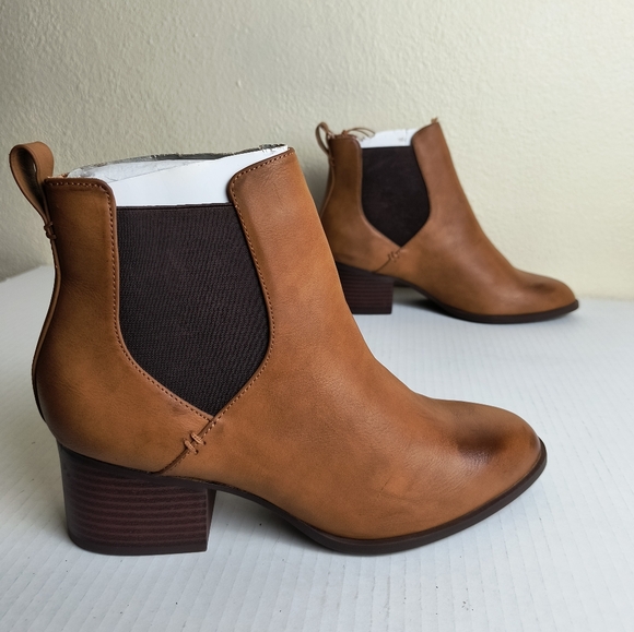 LOFT Chelsea Ankle Booties Boots Shoes Low Block Heels Size 7M Brown Casual - Picture 1 of 10